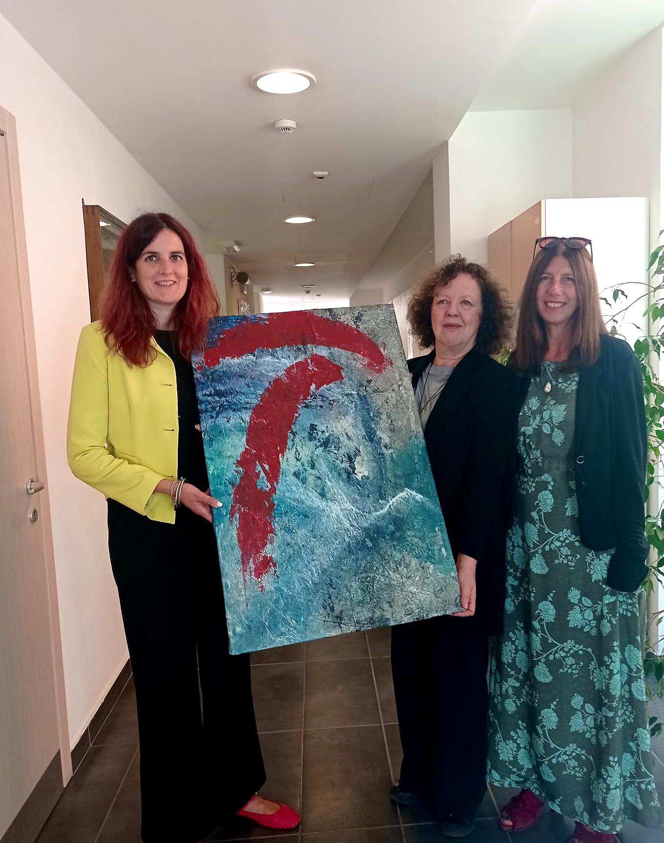 L’artista Cecilia Chiavistelli dona un quadro alla città